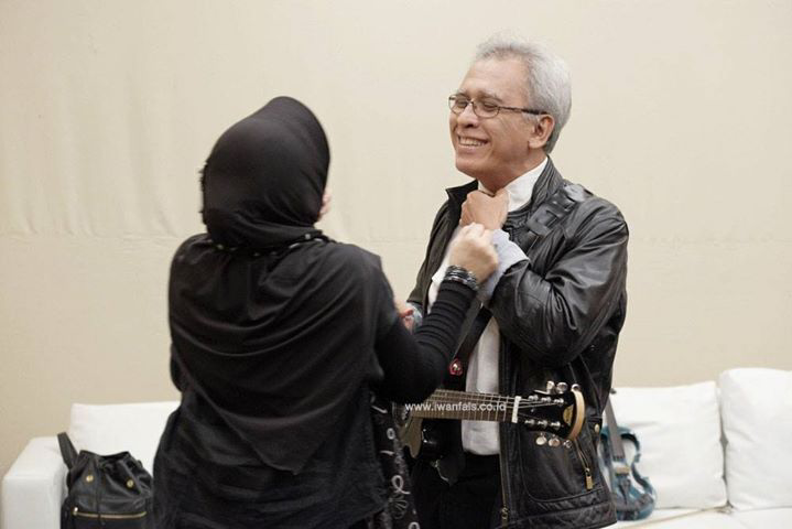 kenthiez's tweet photo. @iwanfals sungguh romantis tuan yang satu ini.,,:):) http://t.co/uOvQtjsw1V
