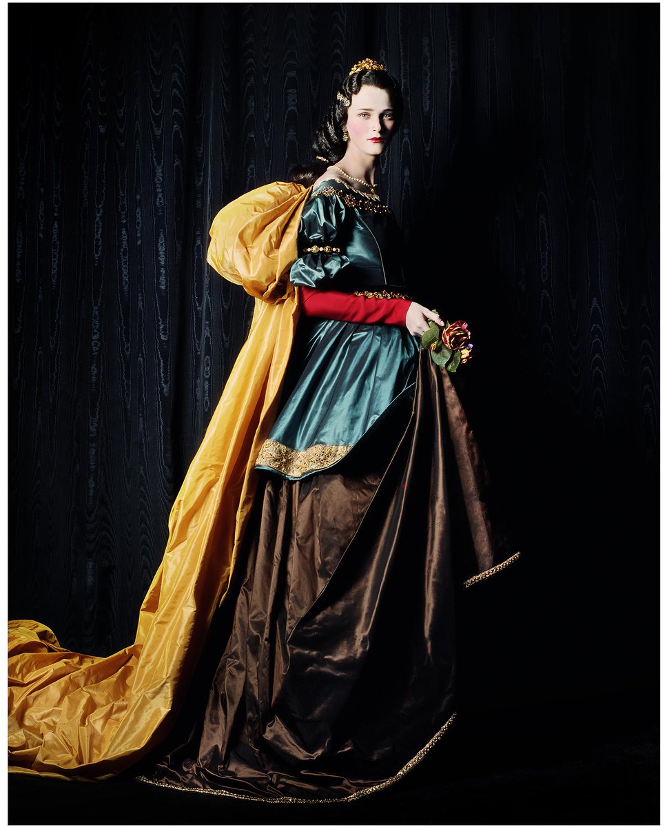 .<a href="/SelectedPhotos/">Selected Photos</a> In summer we have on display #Voguelikeapainting with #Olaf works.This is the version of #Thompson