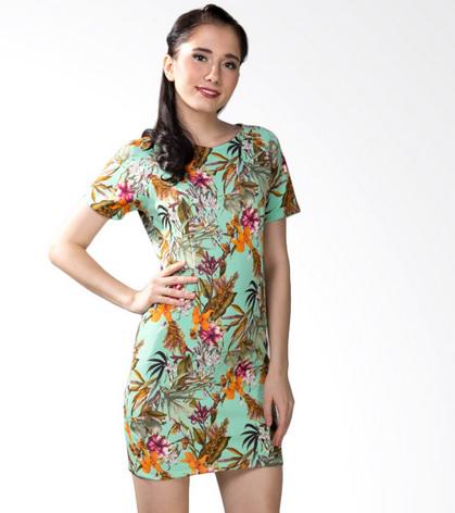 bliblidotcom's tweet photo. Tips 2: Pakaian yg tetap terlihat formal tp cocok utk hangout misalnya printed mini dress ini. #RabuCantik http://t.co/rnXZ0hVMe4