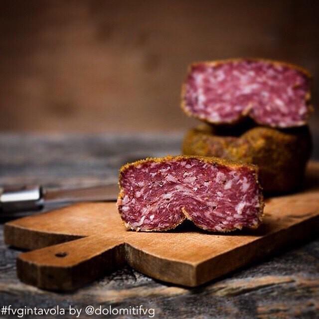italia_intavola's tweet photo. Vi andrebbe di assaggiare un po' di #pitina? Si tratta di una specialità delle Dolomiti Friulane che può essere pro… http://t.co/iRjGyENGWG