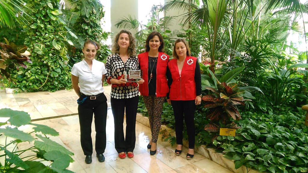 HotelVulcano's tweet photo. RT @CruzRojaProvTfe: Entrega de placa en Agradecimiento al @HotelVulcano por su Apoyo a Asamblea C. Sur. http://t.co/eDqUYeAWra #solidaridad