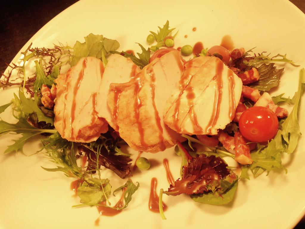 YAT_Restaurant's tweet photo. Our Smoked Chicken &amp; Sautéed Pancetta Salad with Fresh Garden Peas, Cherry Tomatoes finished with a Tarragon Dressing http://t.co/kf94m2nX9n