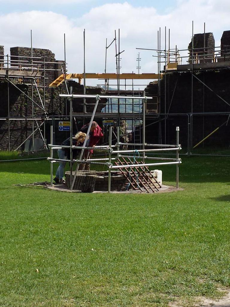 DWFilming's tweet image. Filming a minisode/prequel at Caerphilly Castle! Thanks, @MingMong006, @Keziahhhx, and @bevanp09! #dwsr
