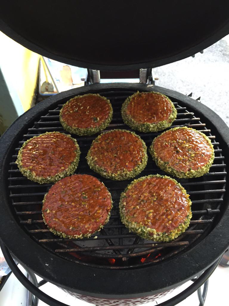 butchersbits's tweet image. Vindaloo burgers.... I can't tell you how genuine these taste #kumars @Verstegen_UK