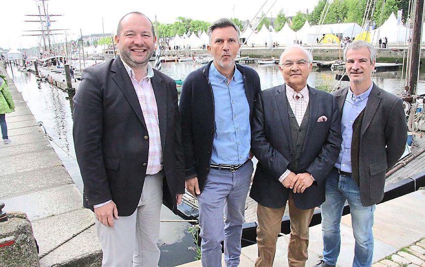 LEMERCIERMarc56's tweet photo. L’Association des cadres bretons (ACB)#rencontre#Le président#chambre chilienne#commerce et d’industrie#France#LIGER http://t.co/lElWxJ6vPT