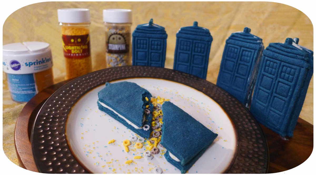 KitchenOverlord's tweet image. Blow up your tastebuds w/Exploding #TARDIS cookies from the #DoctorWho #Cookbook #Kickstarter kitchenoverlord.com/2015/05/27/blo…