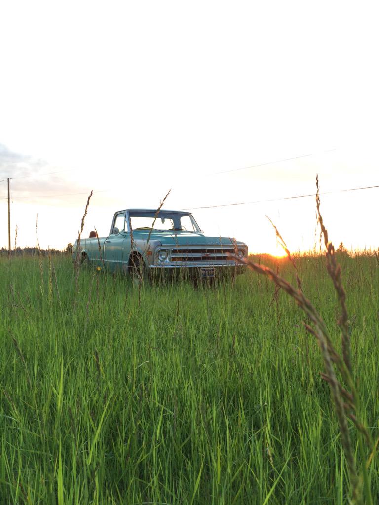 lavalleytrevor's tweet photo. She's sleepin rn, but still my wcw🙈😍 #C10 #barnout #rodknock http://t.co/gs4TED7ILM