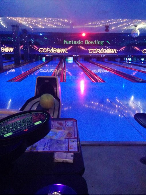 またまたボウリングなう(・&forall;・) http://t.co/p7q5McgNkA