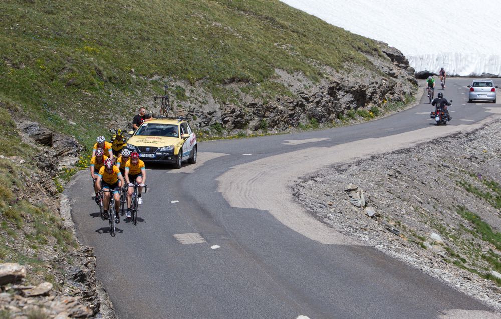 po.st/7ssHcr race Giro and Tour climbs in Trois Etapes for charity @cosaveli <a href="/thejensie/">Jens Voigt</a> <a href="/daniellloyd1/">Daniel Lloyd</a>