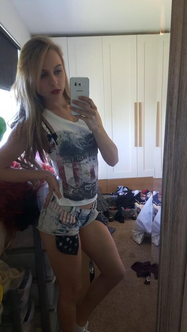 The sun is out and the shorts are on :) http://t.co/Jfl8r9XBZr<a href="/tag/mvsales"class="tags"><span>#mvsales</span></a>