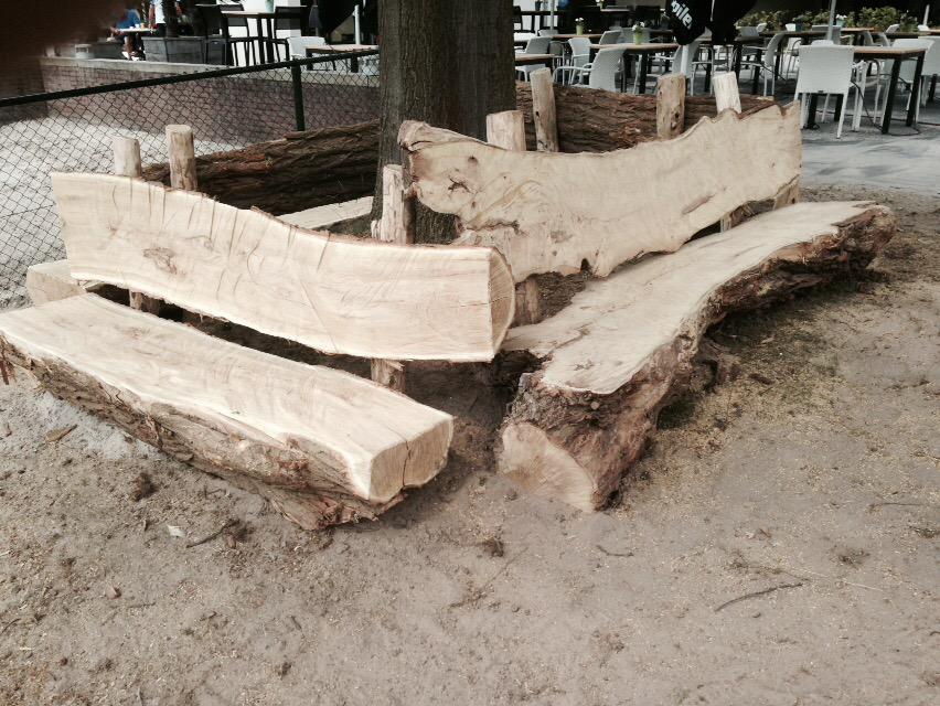 gielvanderpalen's tweet photo. Vandaag een mooie boombank gemaakt op lacostrandbad in Nuenen http://t.co/ncuWE680iy
