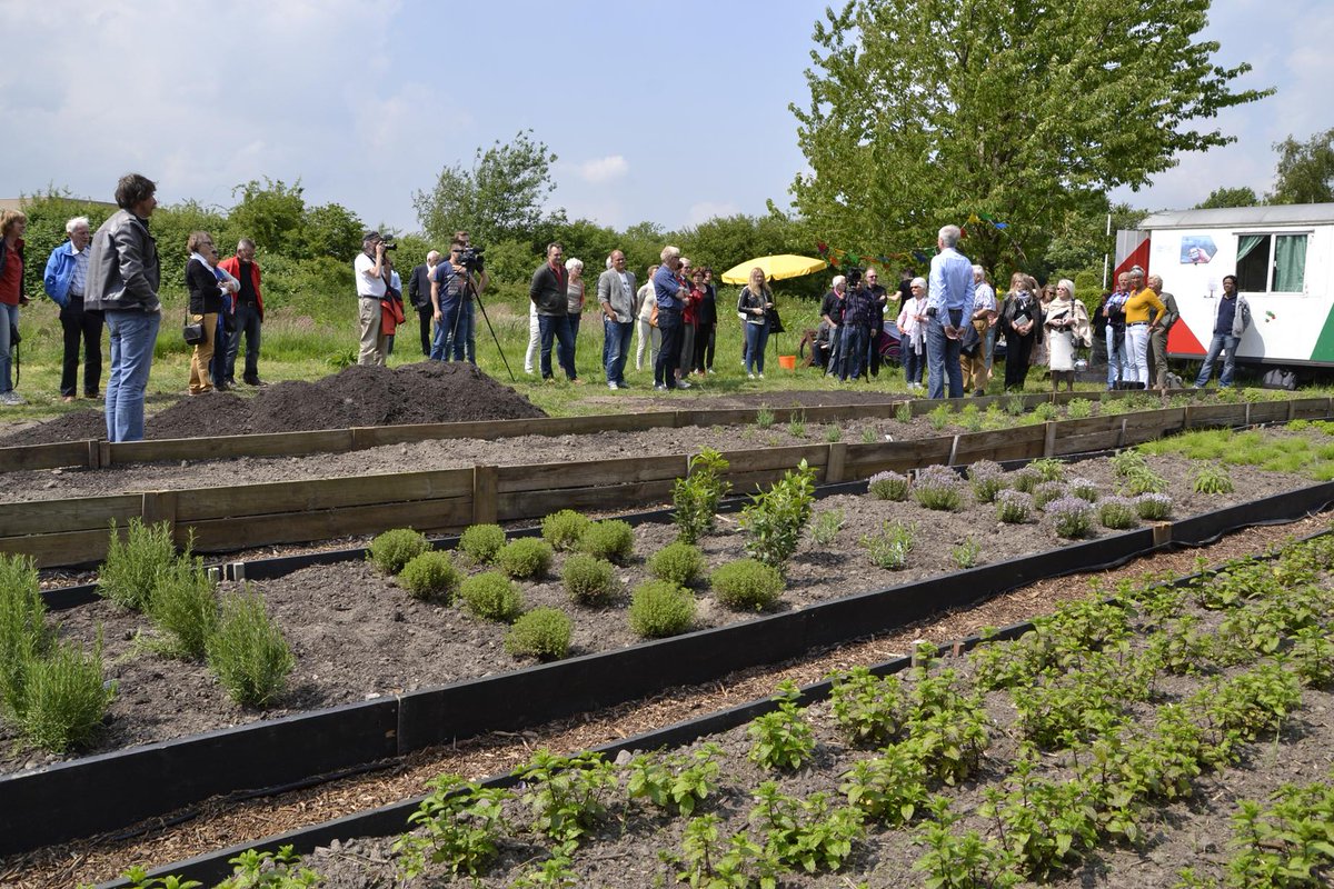 Vandaag waren we bij de opening van #stadslandbouw project <a href="/Kruidenakker/">BredaseKruidenakker</a>. Dat ziet er veelbelovend uit! #Breda