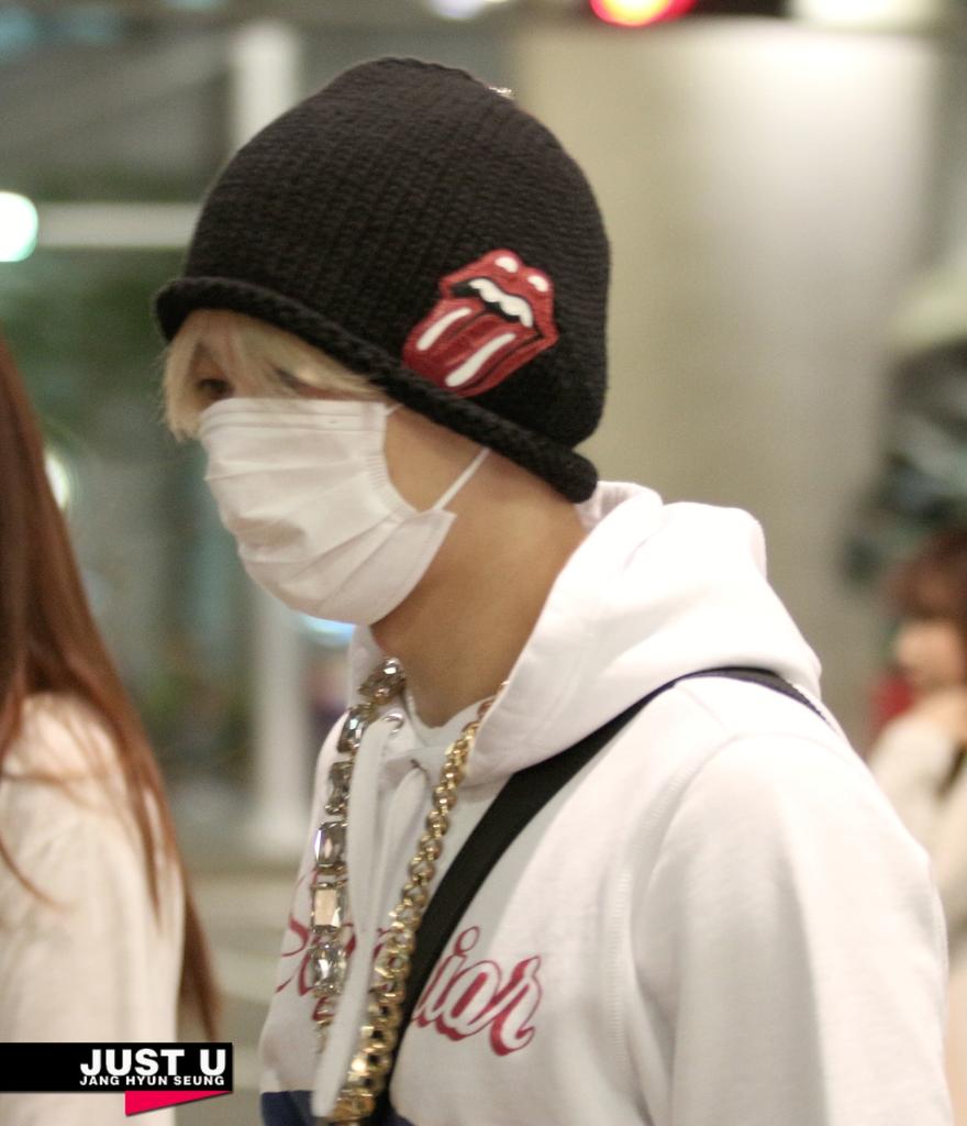 JUST_JHS's tweet photo. 150527 입국

#비스트 #beast #b2st #장현승 #janghyunseung #hyunseung #js #저스트유 #JUSTU #89_h http://t.co/pcJrGr8hpz