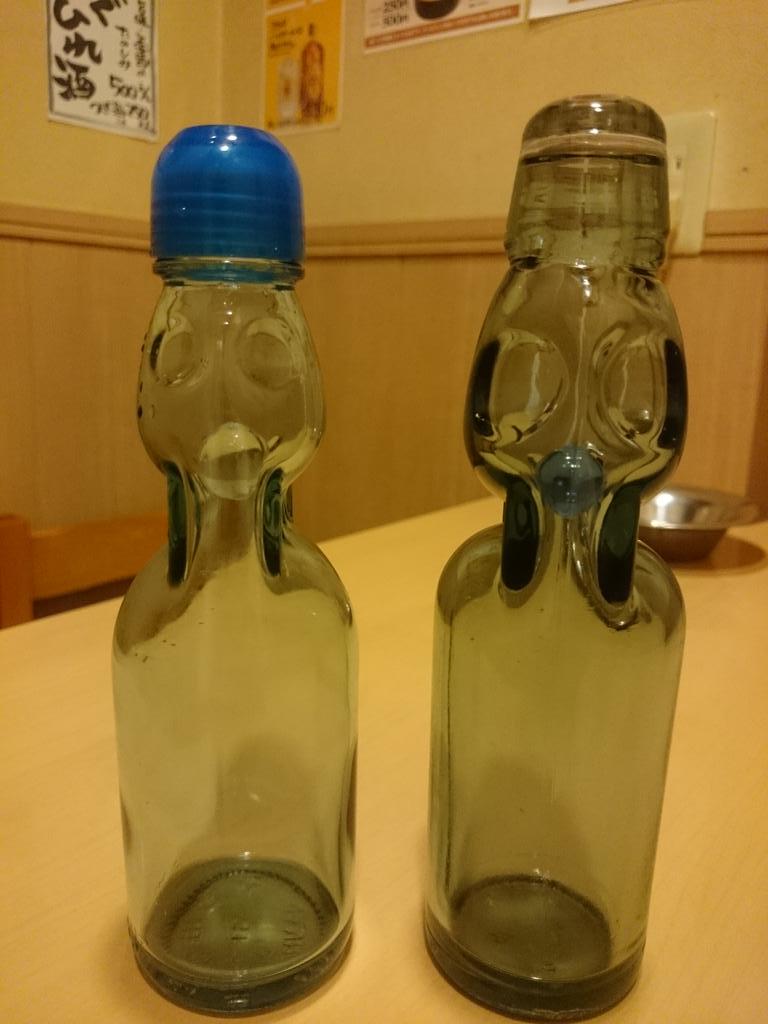 瓶詰め飲み物の瓶は再利用前提 はもはや常識ではないのか 飲み終わったラムネ瓶にゴミ入れ から始まるtl Togetter 瓶詰め飲み物の瓶は再利用前提 はもはや常識ではないのか 飲み終わったラムネ瓶にゴミ入れ から始まるtl Togetter