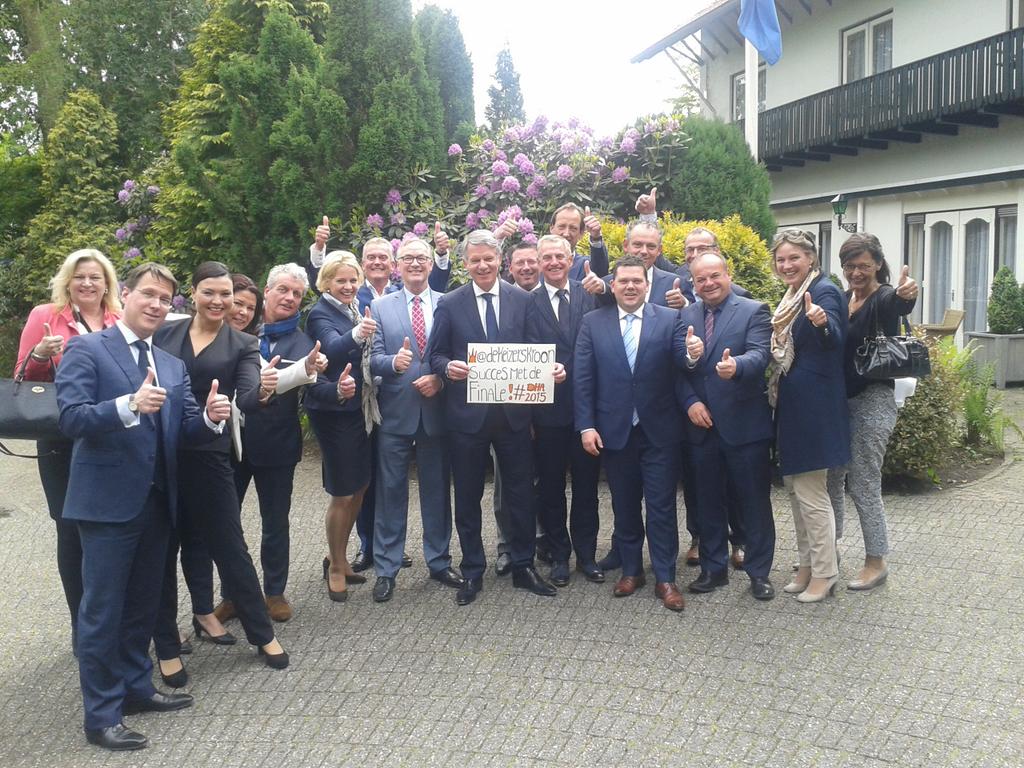 CarlaMaessen's tweet photo. #DHA2015 alle Bilderberg General Managers wensen @dekeizerskroon veel succes in de finale van de @DutchHotelAward ! http://t.co/OGUJlGZKgz