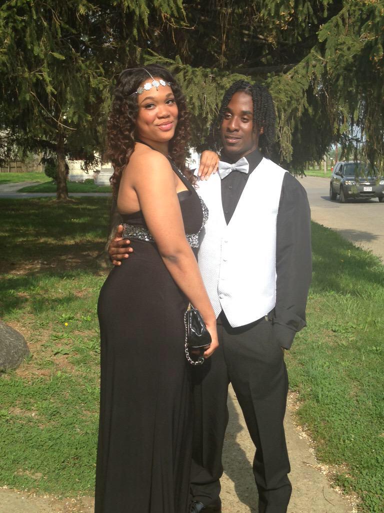 MASTERYPROM's tweet photo. @x_TrulyBlessed_ Dress is Beautiful baby girl ๐๐๐๐ฝ #MasteryProm http://t.co/bWRwDhBSti
