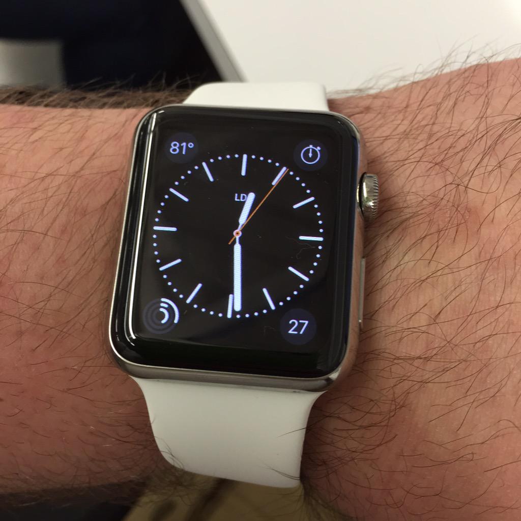 Metalevon's tweet photo. @OnStar needs an Apple Watch App ready like yesterday. http://t.co/1WZ84xz6Se