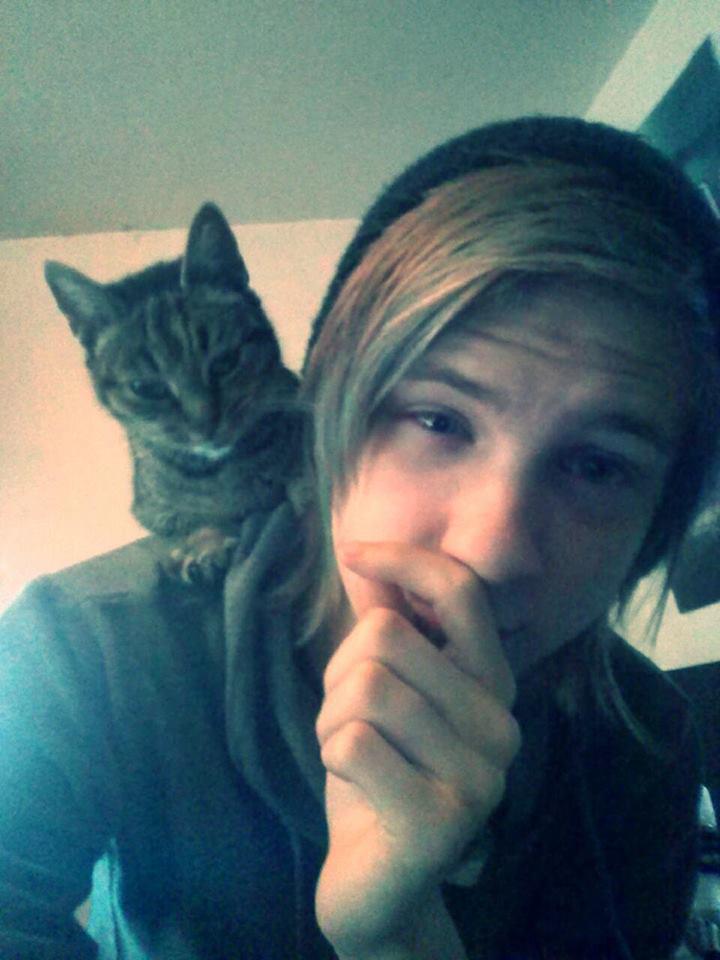 i have a kitty on my shoulder