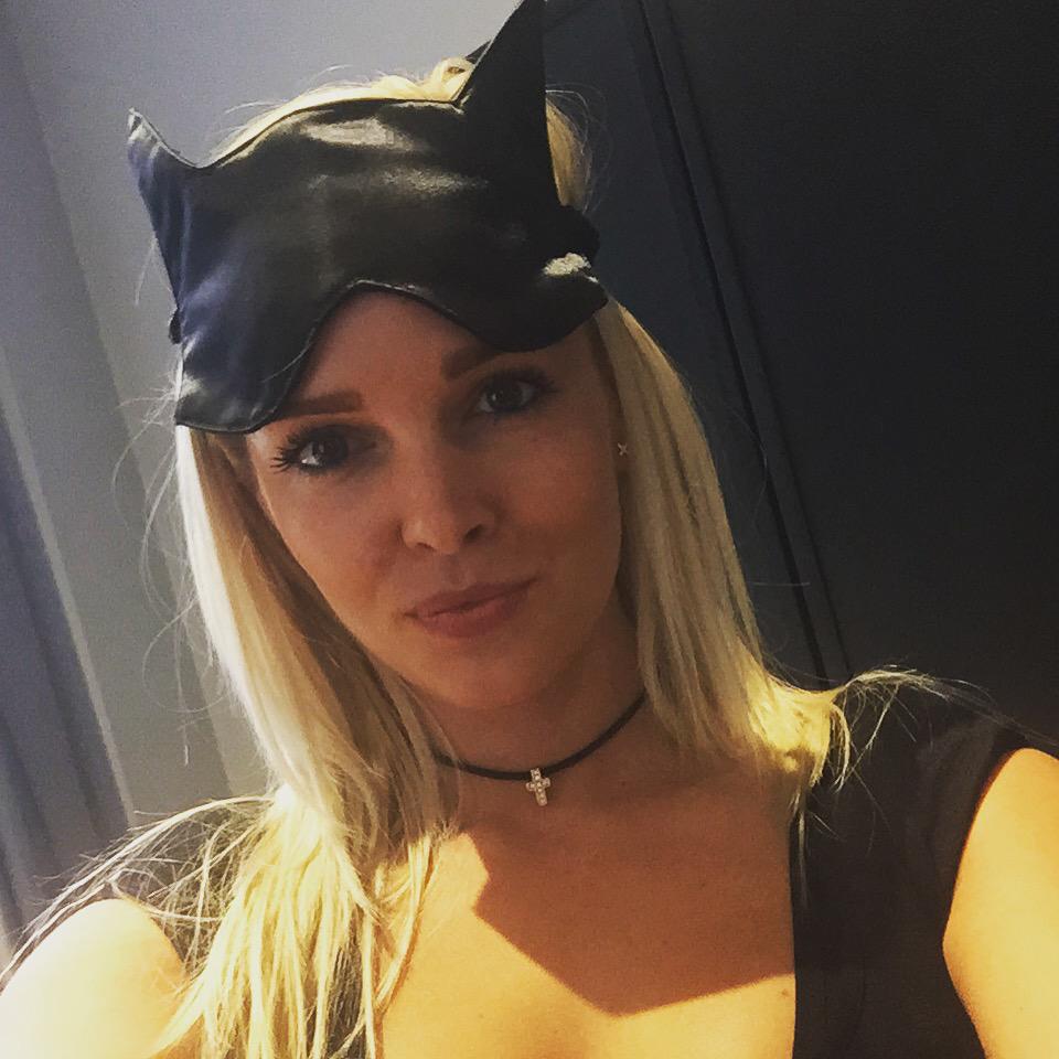 LeonnaMayor's tweet photo. @HotelGotham helping me sleep later #eyeshields #Catwoman #Batman @Gotham  xx http://t.co/bePKSJGXhT