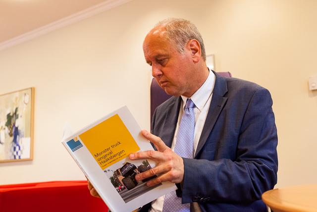 Haaksbergenact's tweet photo. Om 20.00 uur begint in #Haaksbergen de vergadering over rapportage van de OvV. Volg live op http://t.co/WprOhzw9tB http://t.co/LNNmOoQcgO