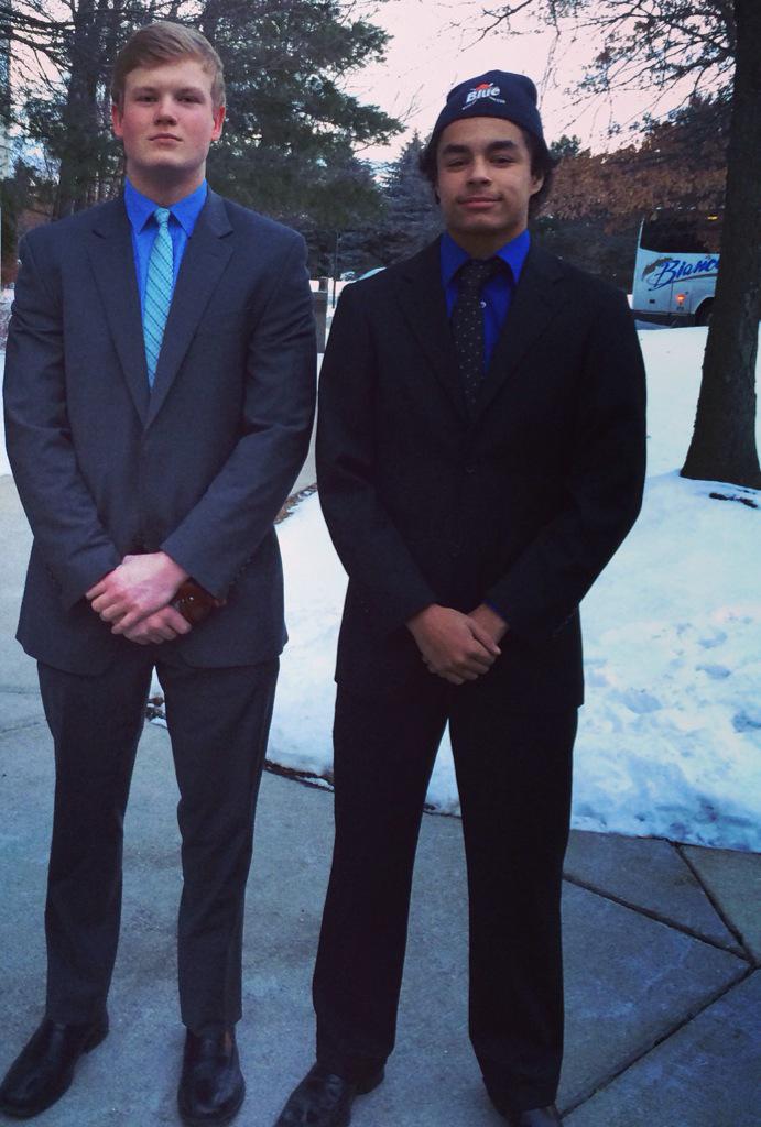 Westyy_86's tweet photo. Big happy birthday to my roomie for life @j3cali #froflow #plank http://t.co/VZ74Z0a9XN