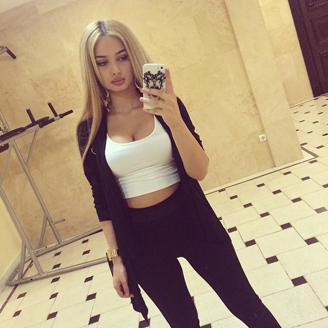 PervertedWoman's tweet image. Chilling 💋retweet💋