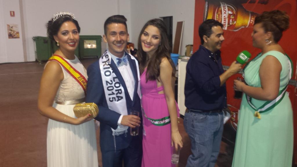 aytoloradelrio's tweet photo. @ondacerolora en directo en la Caseta Municipal con la Reina, Míster y Damas de Honor de la Feria de Lora del Río http://t.co/qpB3BZSauP