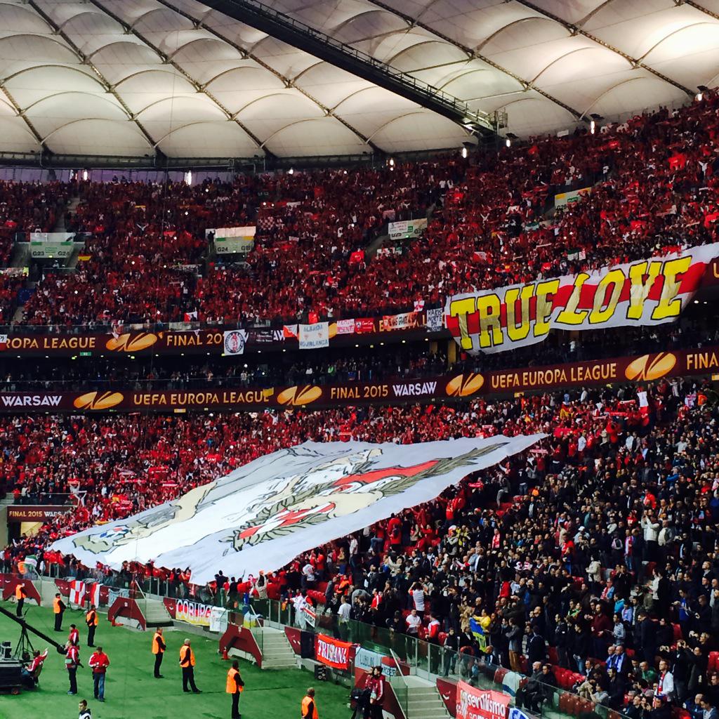 geekofsports's tweet image. Spectacular #ELfinale @EuropaLeague Vamos @GrzegKrychowiak Gratulacje!!! :)