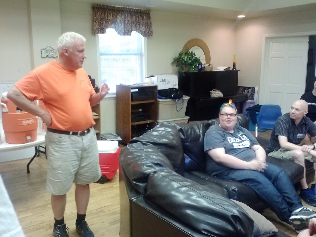 iamhelmsie's tweet photo. Tommy Justus explains to the northerners about our kind of BBQ. #Scos15 @alliancebaptist http://t.co/eMuOGeTmMP