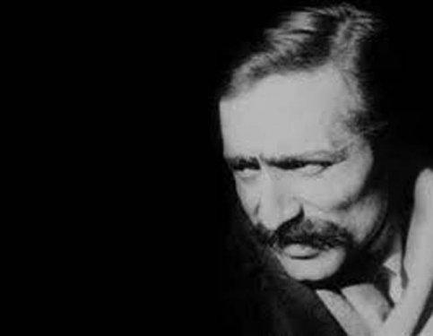 "Ya başkasını seversem? İnan o zaman seni hayatım boyunca affetmem." 

/Özdemir Asaf/