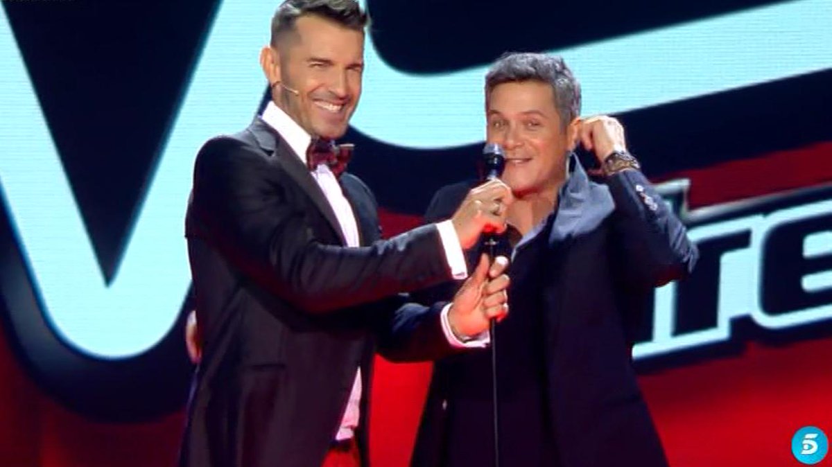 MusicTelecinco's tweet photo. Y el domingo más @AlejandroSanz en @viajandochester con @PepaBueno #EstoEsLaVoz http://t.co/ZWWybRIhiL http://t.co/okfYosIBT3