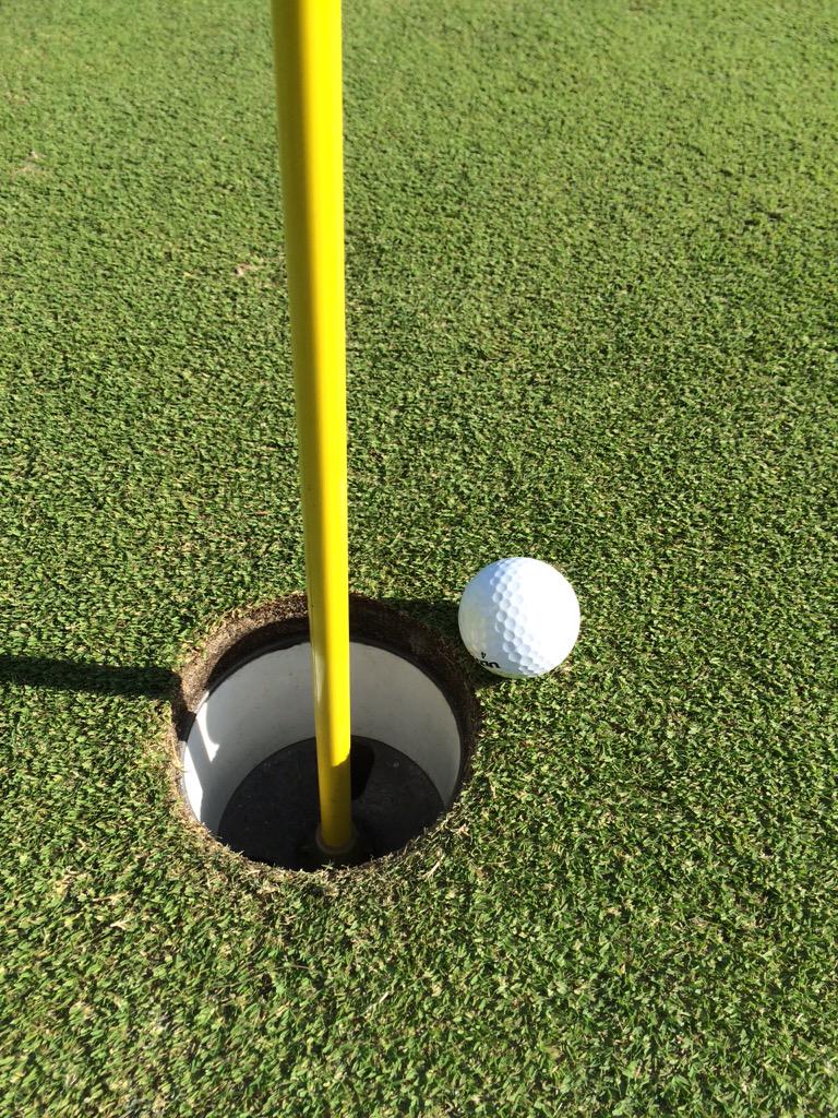 Stephen_Spriggs's tweet photo. Just got robbed of an eagle! #golfing #onin2 #neededacaddie #dumbflagpole http://t.co/MddyQArVhQ