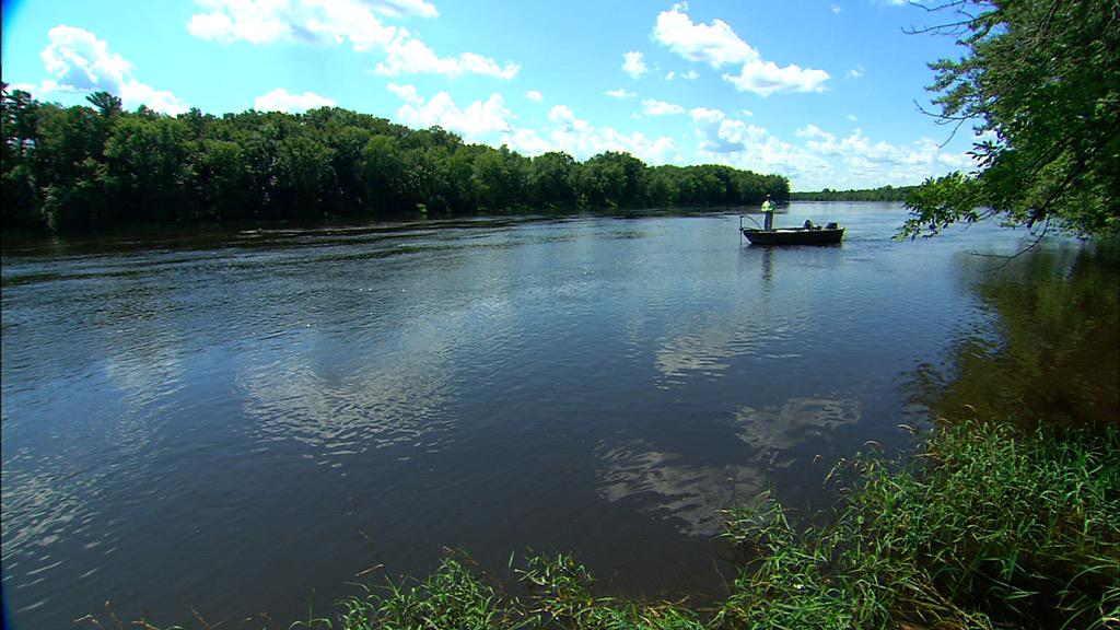huckfinn1900's tweet photo. seein' the river makes me wanna go home 💙 http://t.co/lTxhpyJsK7