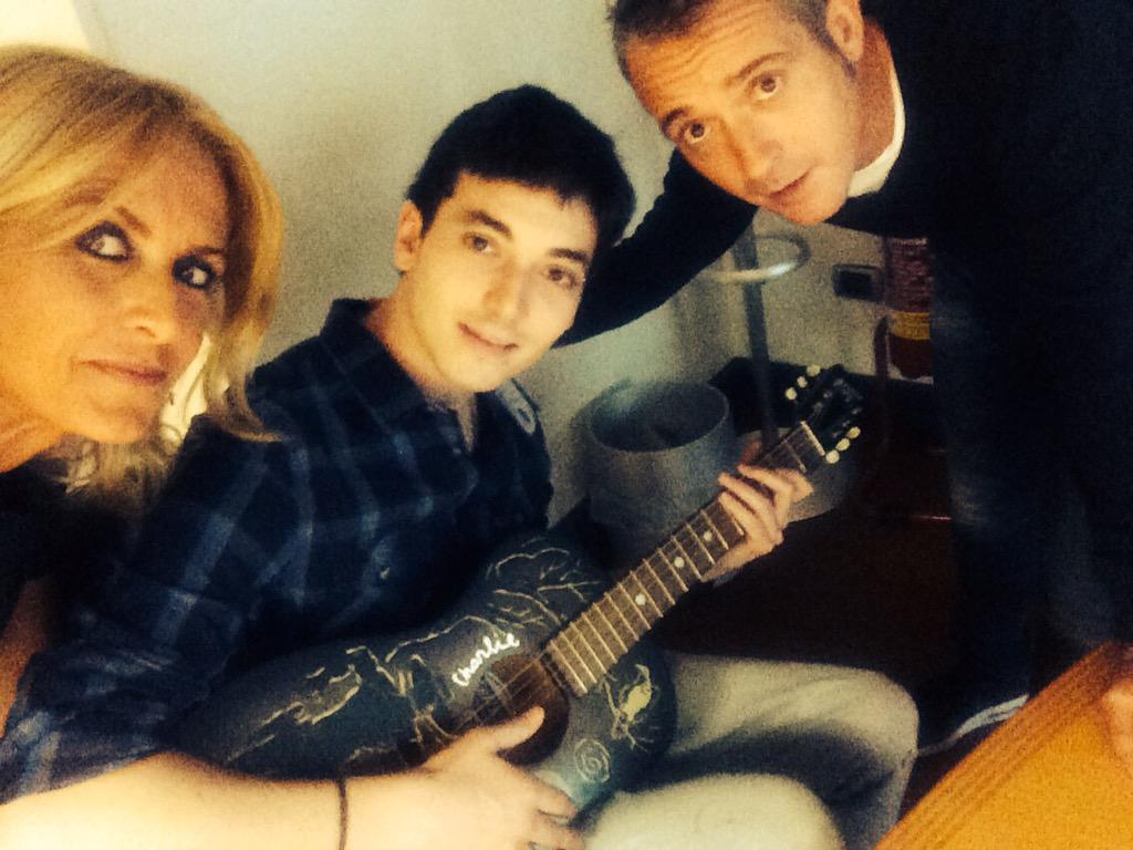 rtl1025's tweet photo. . @LucaTudisca @federicagentile @pierluigidiaco a #onorevoleDj #SemprePiùAmici http://t.co/rTvexL0gms @AmiciUfficiale http://t.co/LdqTmoX88k