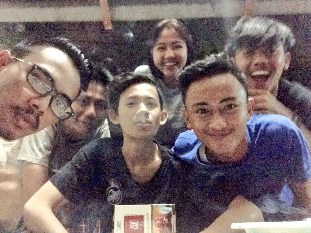 Muukmuk's tweet photo. Orang gila😍😘 http://t.co/L5yQe2924W