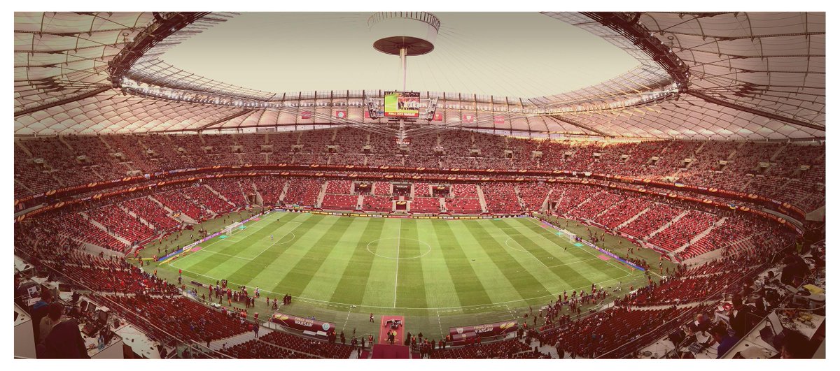MicchJr's tweet image. The Atmosphere is building ahead of the Europa League
final in Warsaw #BeOneWith_Sevilla #BeOneWith_Dnipro #UELfinal