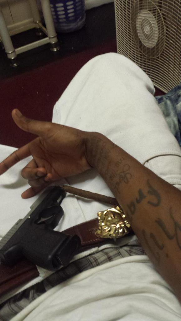 BigGucciRello_'s tweet photo. @Freeze_orburn http://t.co/r8Xsb70mVu