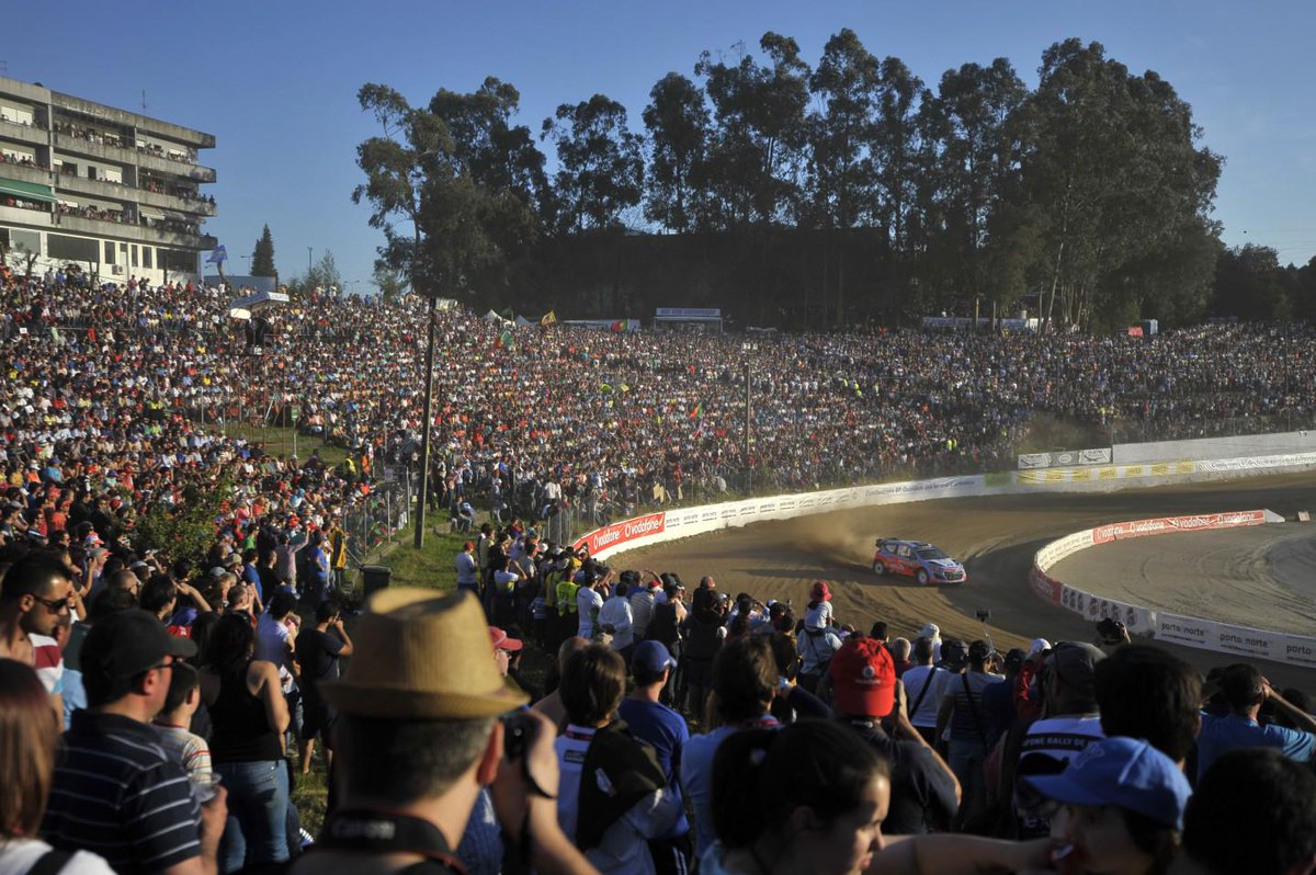 fernischumi's tweet photo. Hace cuatro años, un conocido periodista del motor dijo que los rallyes no habían cuajado a nivel popular... #WRC http://t.co/S6NcIgRiKg