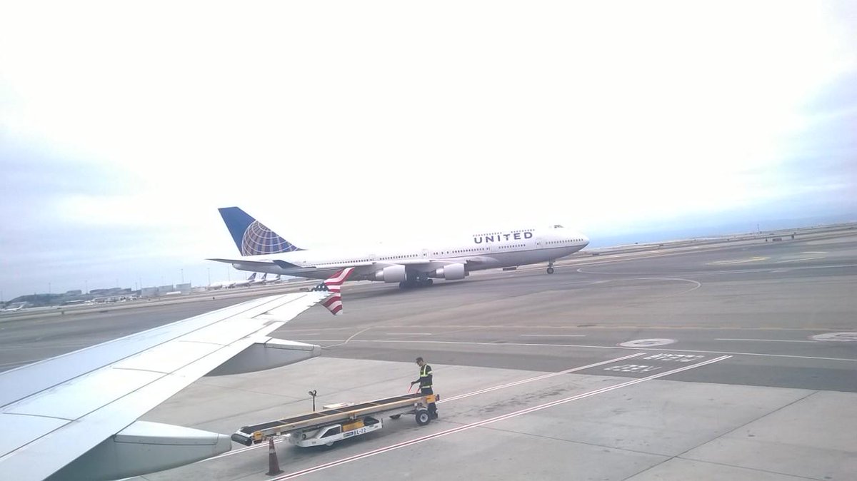 eDinoman's tweet photo. On my way out of SFO #WingSeatWednesday http://t.co/4zcURwafVr
