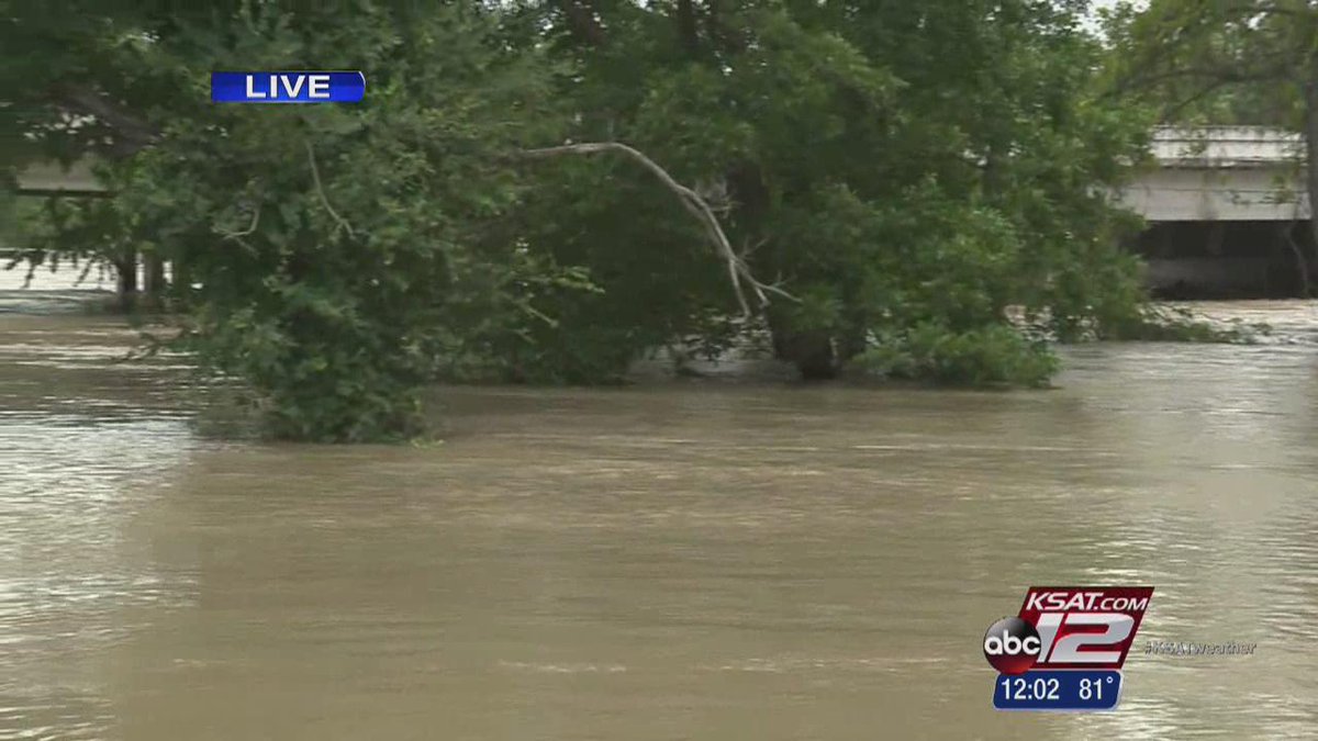 ksatnews's tweet image. Rising river poses problems in Gonzales ksat.tv/1QavryM #KSATnews