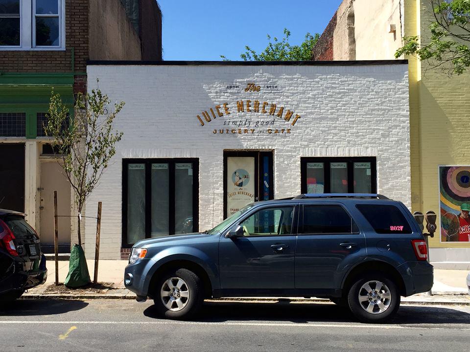 JuiceMerchant's tweet photo. #Logo is up and looking #amazing. Beyond excited for #June! @La_Vegetariana #wecouldnotmovethecar #photobomb #MYNK http://t.co/8N9eMY7fNt