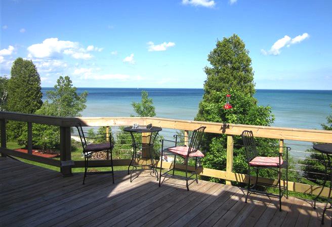 CS_Austin's tweet image. Sneak away to a 5/5-rated #bedandbreakfast with views of #LakeMichigan.. 2 nights + breakfasts ow.ly/NvNZx