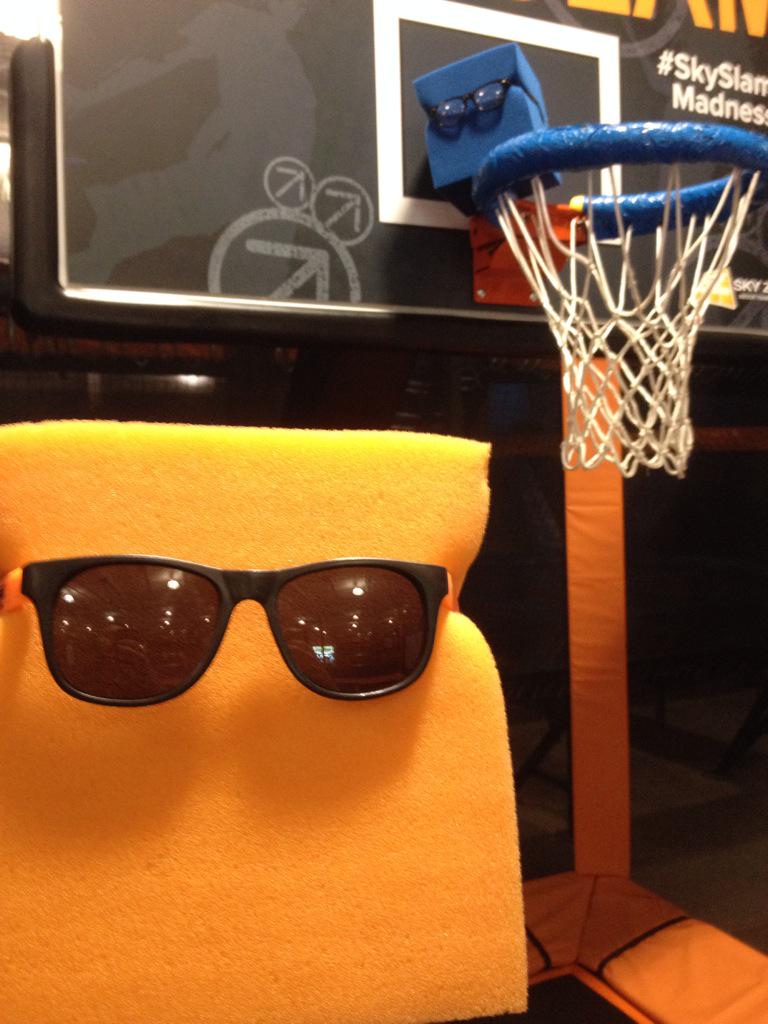 TheRealFoamy's tweet photo. How many times do I have to tell Doctor Cube not to hang from the basketball hoops? http://t.co/cBfTcTj1Us