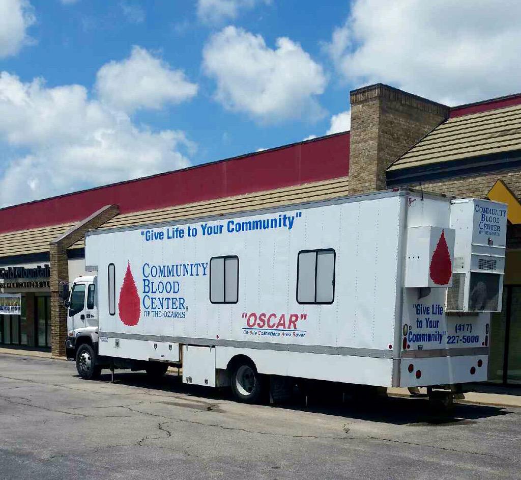 GoldMountainCom's tweet photo. @OzarksBlood is in our parking lot today 11:30-5:30!!! #giveblood http://t.co/MjE2OIRtBQ
