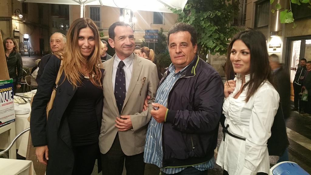 fulviomartuscie's tweet photo. Non sono tutti uguali. @gennaro_cinque 
#CaldoroPresidente #regionaliCampania2015 http://t.co/QLTEK1oDPm