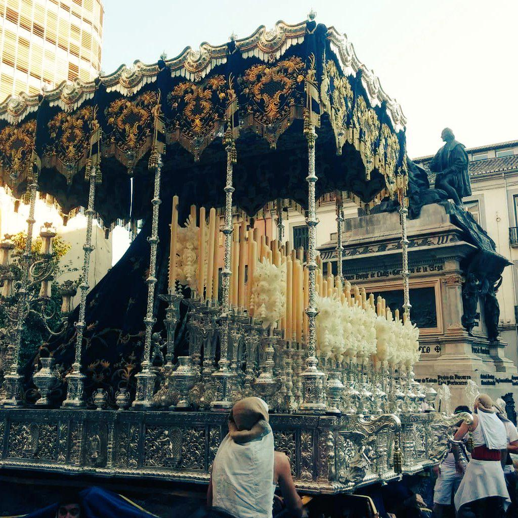 semanasantagr's tweet photo. Tarde de mudás en Granada se acerca el día @HuertoGranada @Juventud_Huerto @amarguracoronad Coronación #Amargura http://t.co/ldiGigdCyr