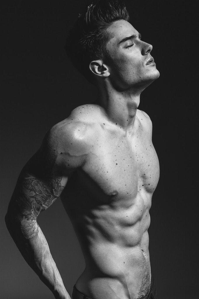 maddoxgdrsx's tweet photo. –– love me like you do. http://t.co/BBmr0B568Z
