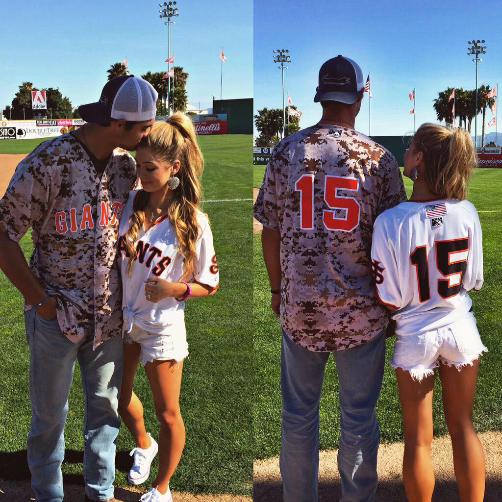 Taylor153swift's tweet photo. at baseball game w the bæ ⚾️✌️💙 http://t.co/K3CrdPl6kf