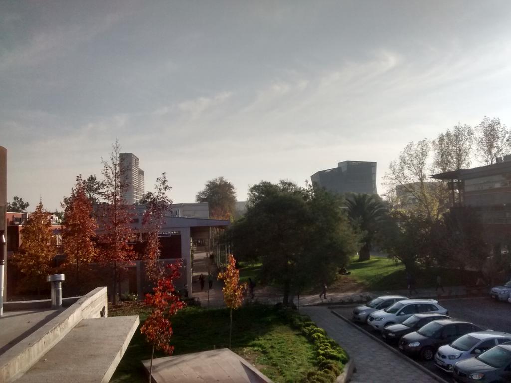 JanoconJotas's tweet photo. The building in the left side is less weirder than our Y building #englishuc http://t.co/AZb1hNA1us