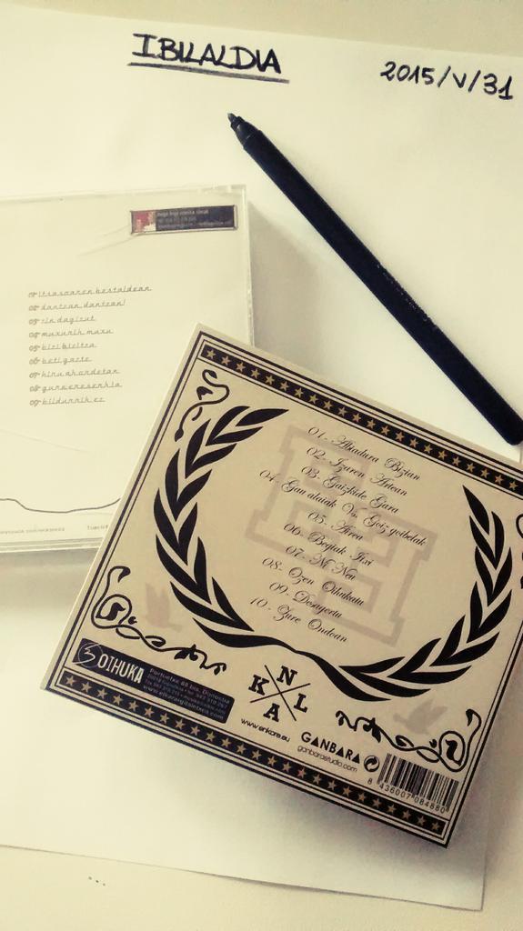 Enkorerock's tweet photo. Zuekin batera osatuko dugu @Ibilaldia-ko kantu-zerrenda. Zein abesti entzun nahi duzue igandean? http://t.co/3UDPfKt5X0